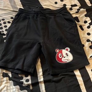 Black effectus bear shorts